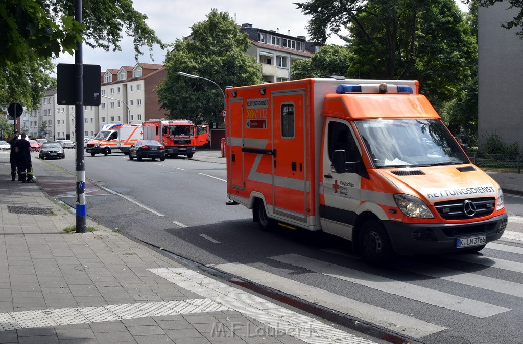 Feuer 2 Y Koeln Bilderstoeckchen Schiefersburger Weg P06.JPG - Miklos Laubert